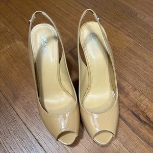 9.5 Michael Kors nude/tan peep toe high heel pumps- excellent conditin